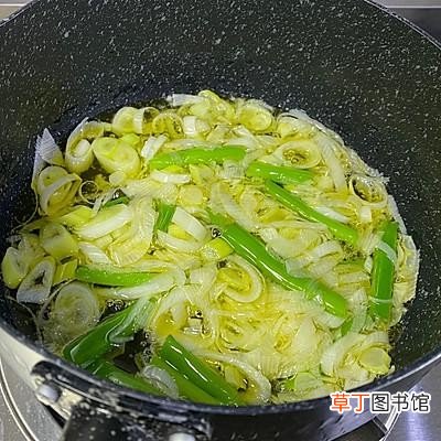 家常版葱烧海参简单易学好上手 如何做葱烧海参