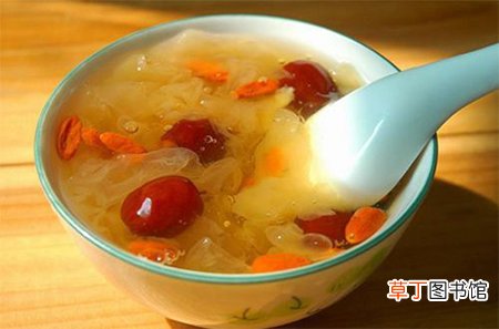 六款银耳营养食谱 夏季多吃健脾开胃