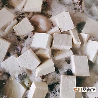 家庭版鱼头炖豆腐简单又好吃 鱼头炖豆腐的家常做法