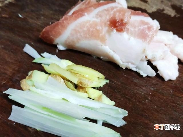 家庭版鱼头炖豆腐自制简单更丰盛 鱼头炖豆腐的家常做法