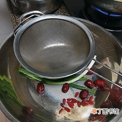 羊肉汤锅汤美味又暖胃 汤锅的推荐及做法