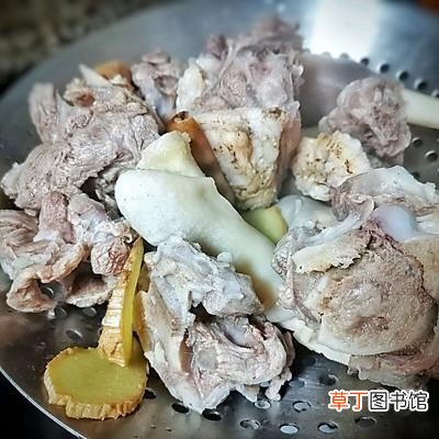 羊肉汤锅汤美味又暖胃 汤锅的推荐及做法