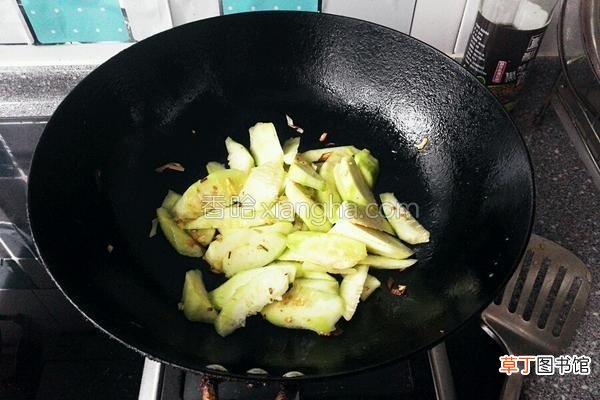丝瓜炒鸡蛋这样做简易又好吃 丝瓜炒蛋的家常做法
