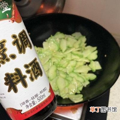 学着做清炒佛手瓜五分钟就能上桌 清炒佛手瓜的做法