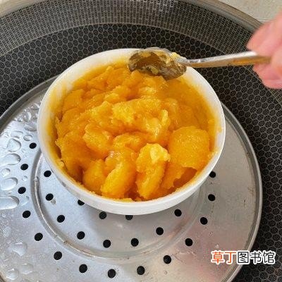 奶黄馅冰皮月饼五分钟就能上桌的美食 冰皮奶黄月饼的做法