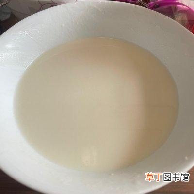奶黄馅冰皮月饼五分钟就能上桌的美食 冰皮奶黄月饼的做法