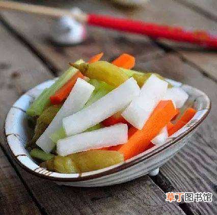 如何腌制酸甜微辣爽口的白萝卜条？