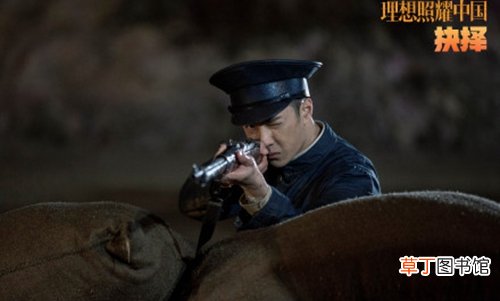 《理想照耀中国》抉择篇收视大涨,王一博转头一笑绝了
