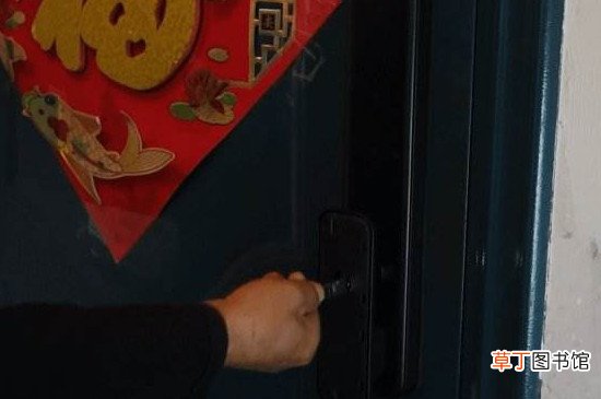 家里门反锁了别人从外面能打开吗