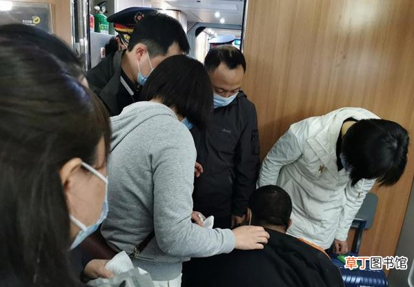 高铁上发病怎么办 动车乘客突发疾病遇上55名医生