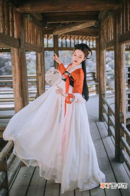 汉服怎么穿齐胸襦裙