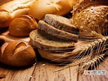 光靠洗头没用三类食物去除头皮屑
