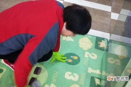 地毯脏了怎么清理