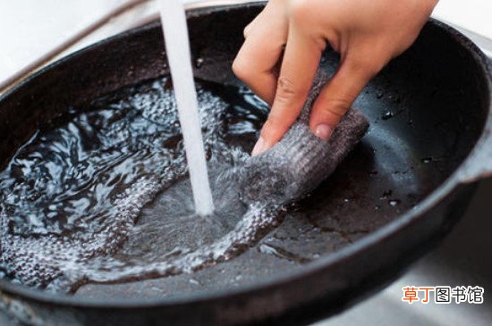 不沾锅的油垢怎样祛除