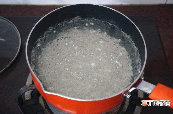不沾锅的油垢怎样祛除