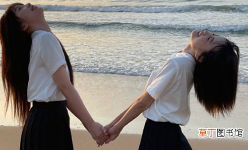 虞书欣林小宅海边看日出,白衣黑裙好似校园女主