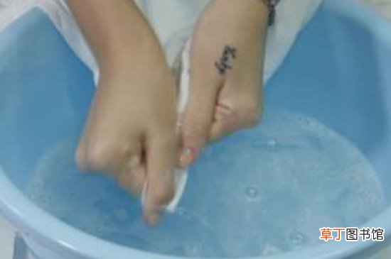 葡萄水怎么洗下来
