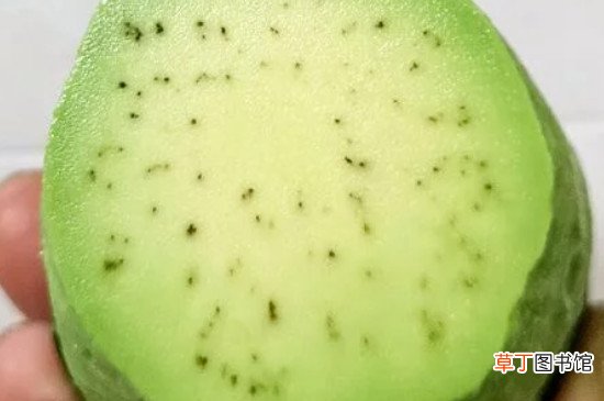 牛油果切开有黑斑还能吃吗