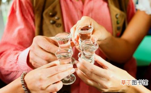 男人醉酒不仅会伤肝还会伤心 酒后不宜的事项要避免