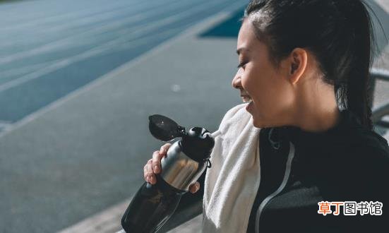 8招让你轻松清洗运动水壶 选购运动水壶要坚固耐用安全可靠