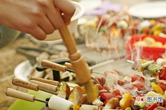烧烤刷油撒料顺序