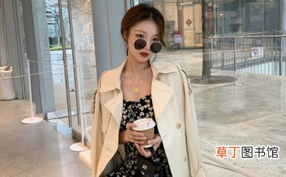 新买的风衣有味道是质量问题吗