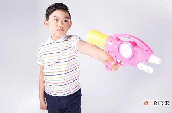 怎样引导孩子不买玩具 孩子想买玩具如何教育