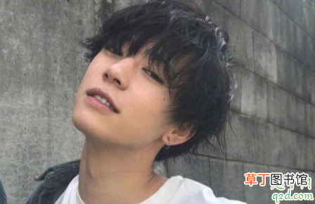 男生在一起都会聊什么话题,男生在一起会聊女朋友吗