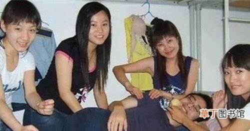 不犯法 津巴布韦劫精女公然X奸男子,现在的美女也太开放了