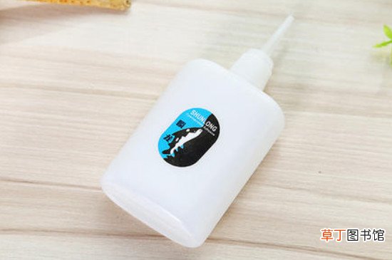 速干胶水弄到手上怎么办