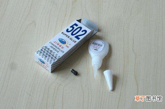 502胶水能粘硬塑料吗