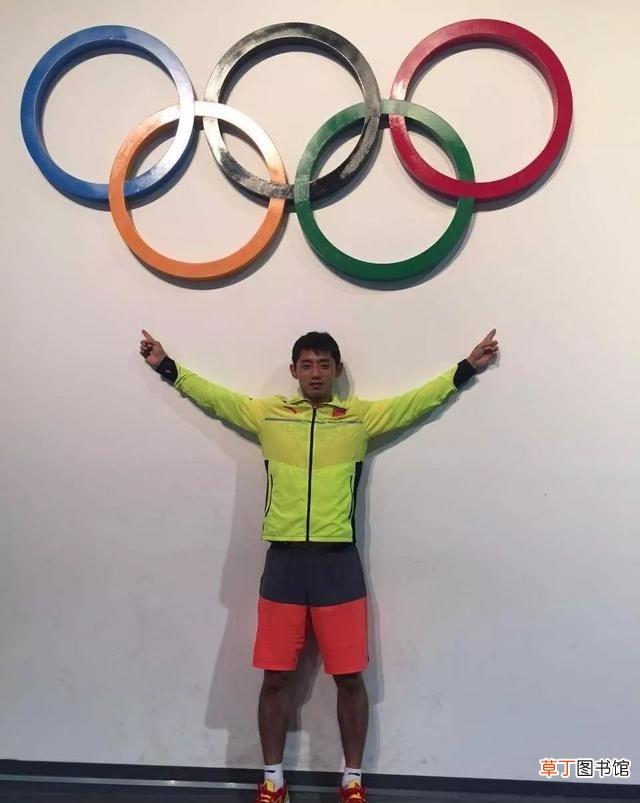 皮肤黑的男生怎么穿 皮肤黑的男生穿什么颜色