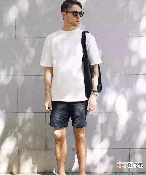 皮肤黑的男生怎么穿 皮肤黑的男生穿什么颜色