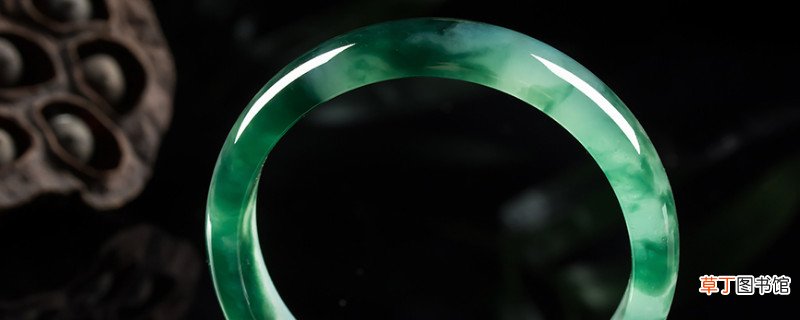 紫光灯能鉴定翡翠的真假吗