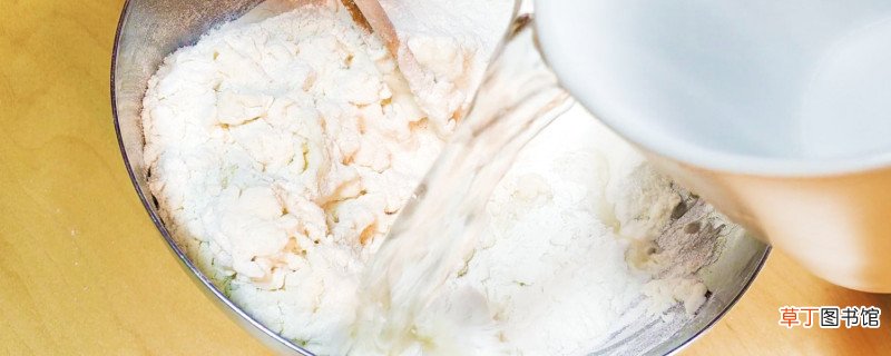 用酵母粉发面还用小苏打吗