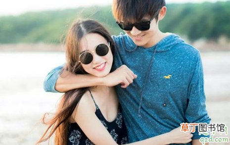 男生喜欢动手动脚是什么意思,一个男生总是抱我搂我是喜欢吗
