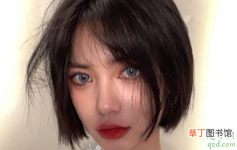 聊天时女生给男生发自拍代表什么,女生给男生发自拍是喜欢吗