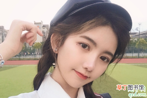 聊天时女生给男生发自拍代表什么,女生给男生发自拍是喜欢吗