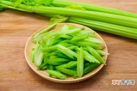 芹菜炒肉芹菜要焯水吗