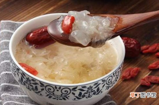 银耳可以用热水泡发吗