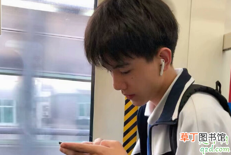 男友一有机会就动手动脚怎么办,男生谈恋爱后越来越色正常吗