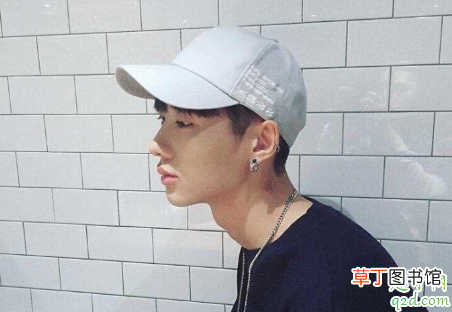 男友一有机会就动手动脚怎么办,男生谈恋爱后越来越色正常吗