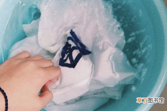 衣服上油漆干了怎么洗掉