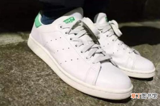 阿迪贝壳鞋发黄怎么清洗