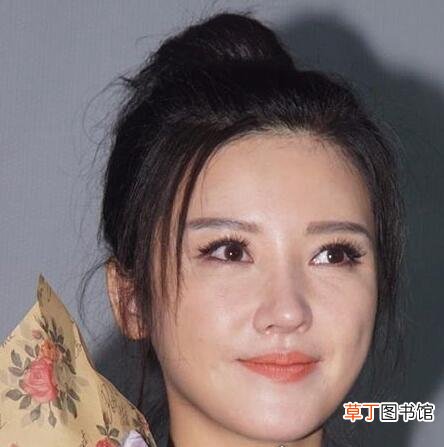 杨子珊整容前后照片对比,很明显卧蚕都整没了