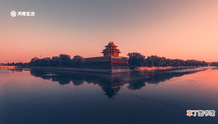 寒食是一首什么诗前两句描写什么的景色 寒食表达的情感是什么