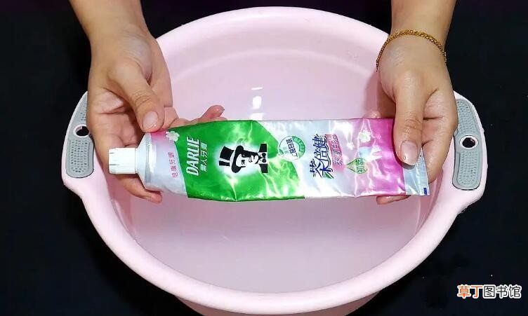天天用牙膏洗脸可以吗