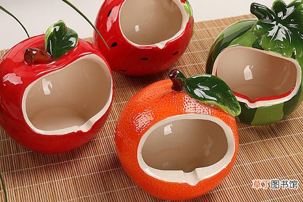 烟灰缸倒水什么梗