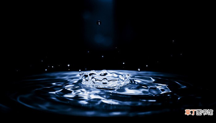 水润万物而不争下一句是什么 水润万物而不争是什么意思