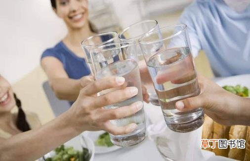 喝水也讲究多多 每天七杯水养生排毒又养生